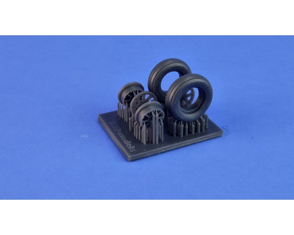 Колёса для F4U Corsair 1/48-2